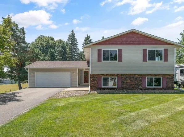 7469 Upper 26th St N, Oakdale, MN 55128