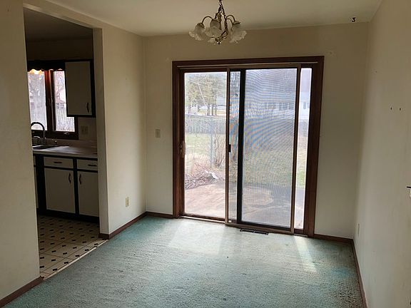 3rd image of 315 W Eisenhower St