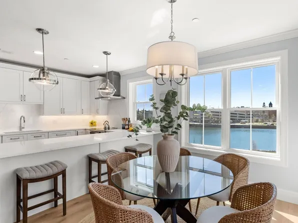 16 Franklin St #2401, Salem, MA 01970