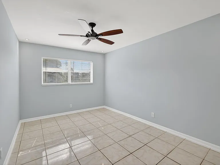 4051 NE 13th Ave #77 — Photo 28
