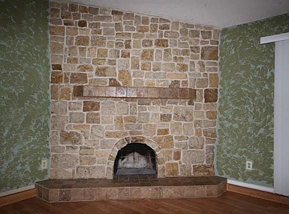 3rd image of 2921 Collins Blvd