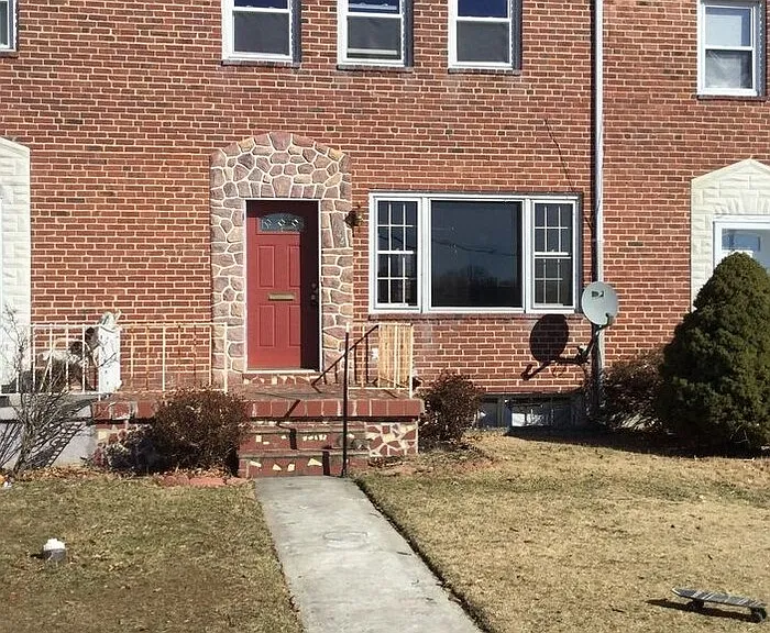 1699 Sherwood Ave — Photo 2
