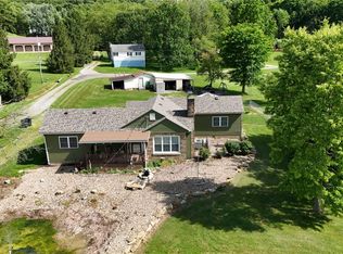 50 Hillcrest Manor Dr, Chester, WV 26034