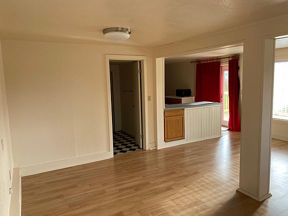 3rd image of 702 NW Alexander St #2