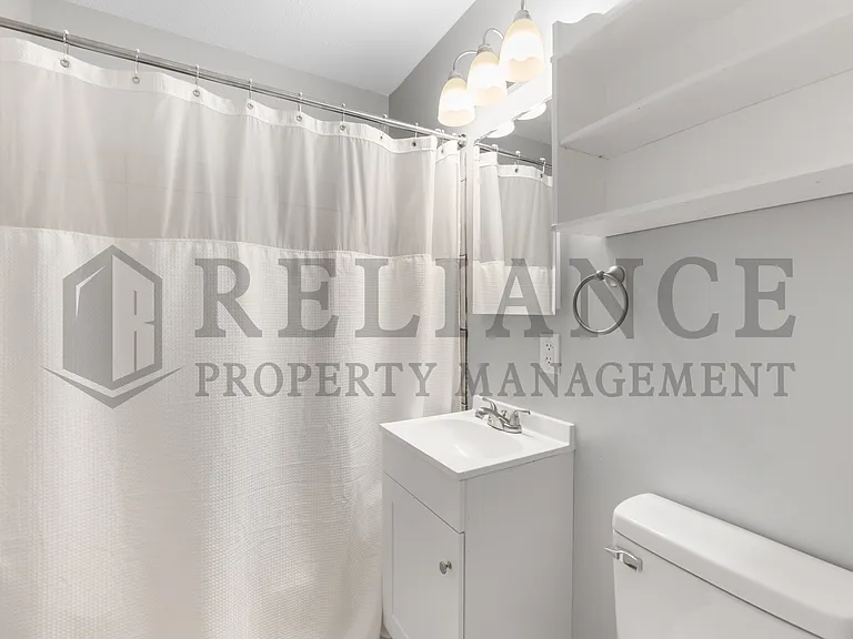 2239 S Millwood Ave — Photo 24