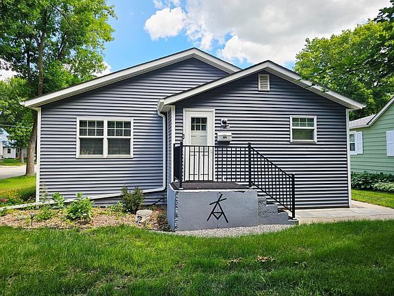 2nd image of 924 N 6th St