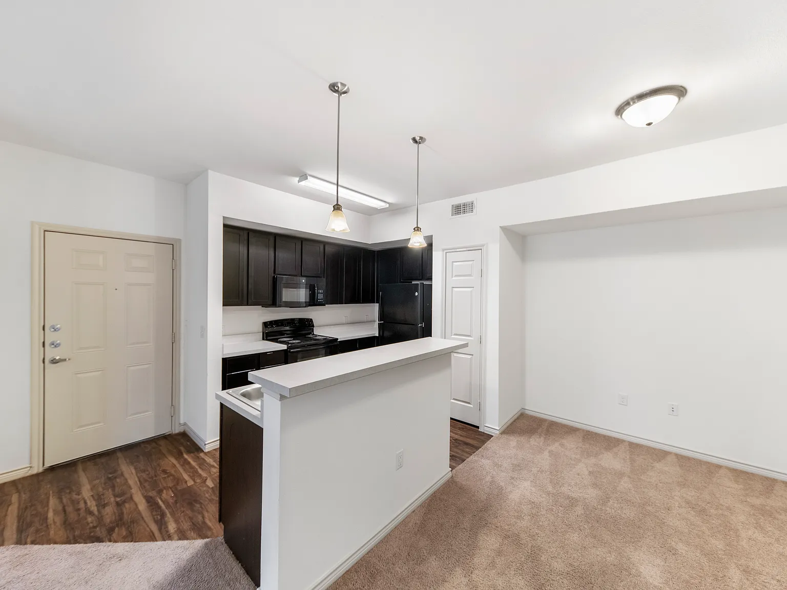 Compass Pointe — Photo 3
