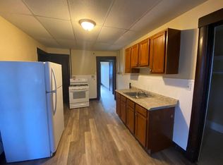 17 Allyn St APT 2, Holyoke, MA 01040