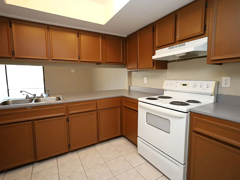 1307 Baytree Dr #E — Photo 6