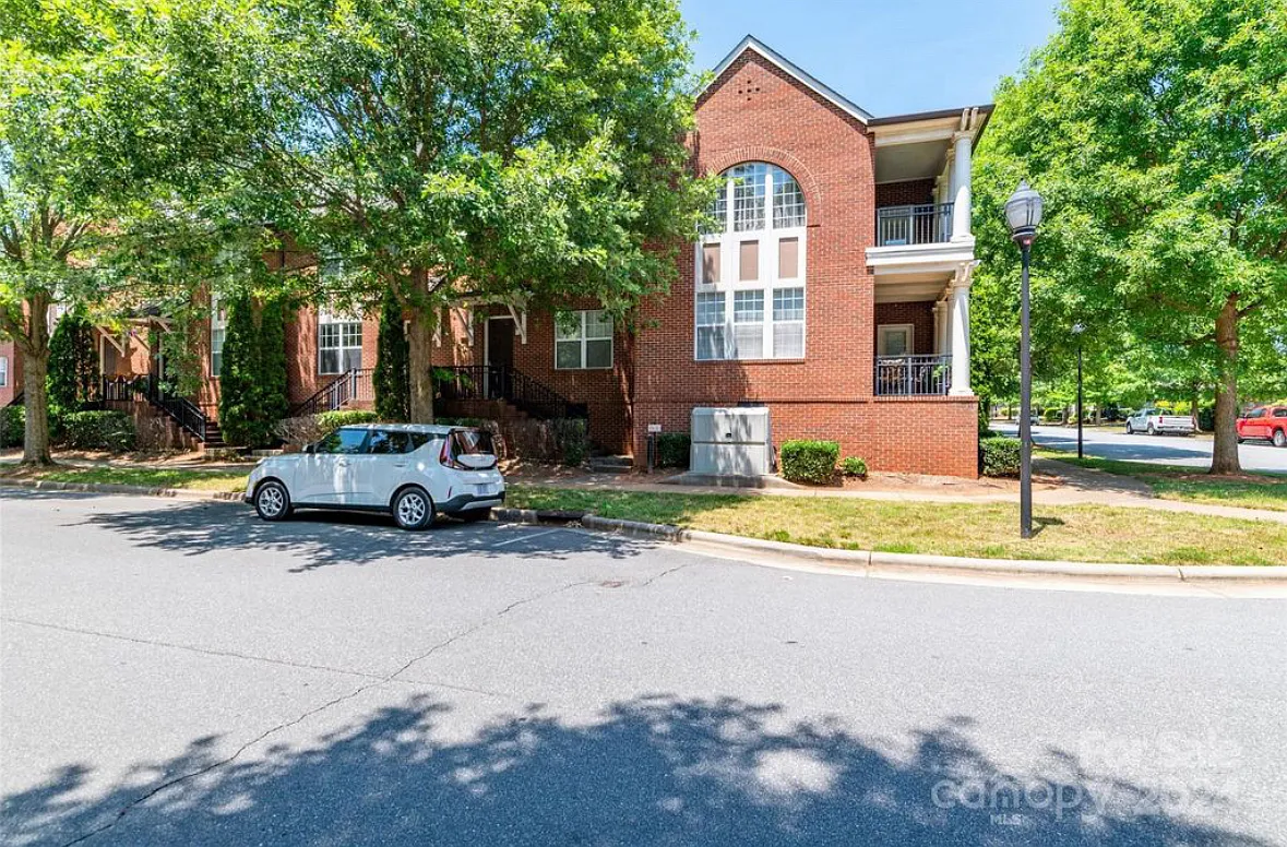 120 Steinbeck Way — Photo 1