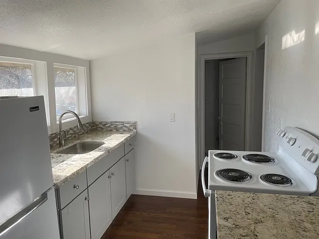 948 E St photo 1