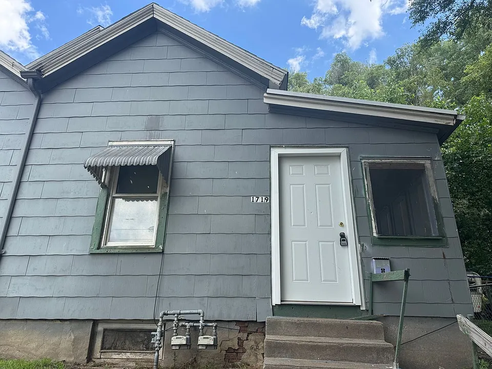 1717 Center St