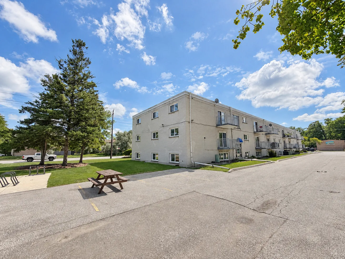2 bedroom B - 1100 Wellington Street — Photo 3