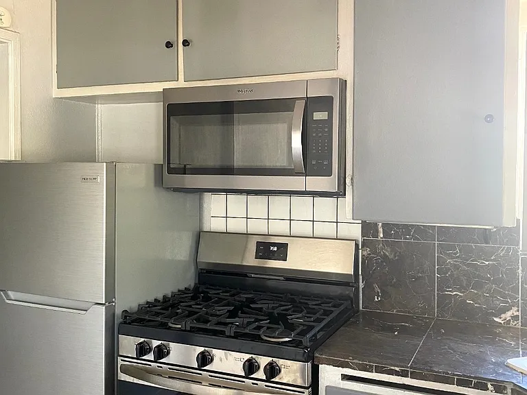 2732 Treat St — Photo 2