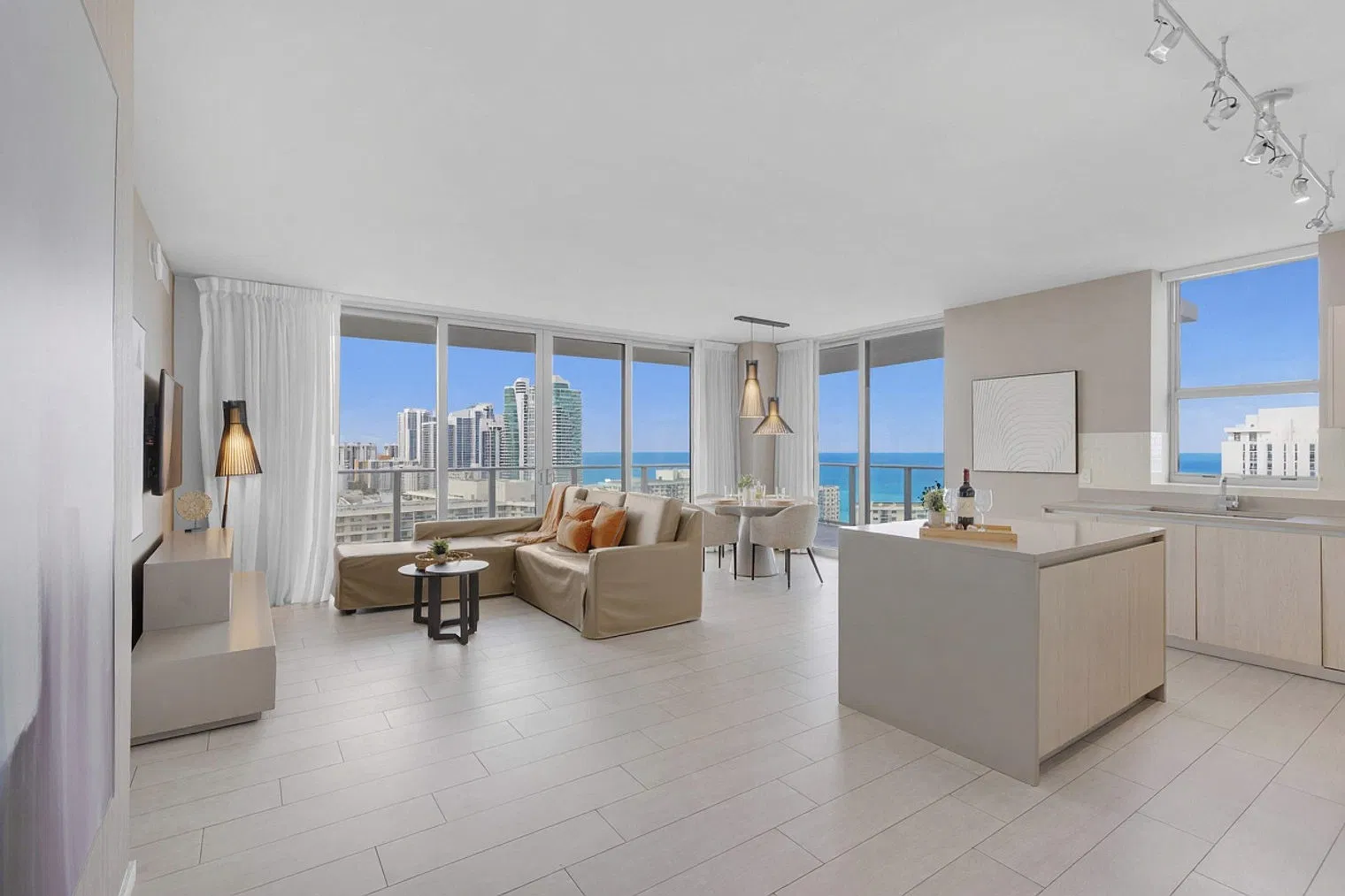 2 bed, 2.0 bath, 1097 sqft, $5,559 — Photo 1