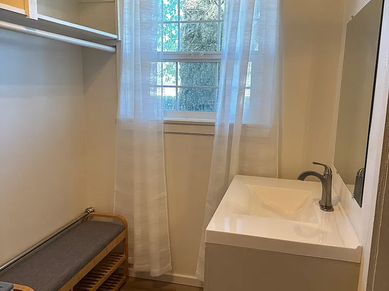 507 E Line St — Photo 14