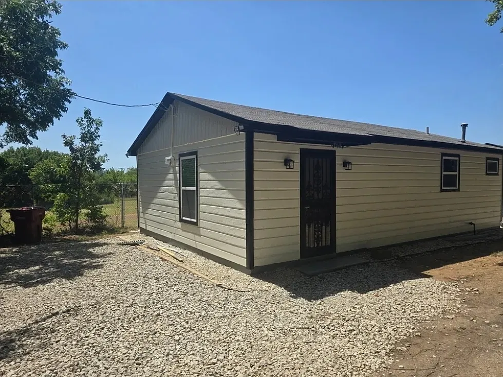 3 bed, 748 sqft, $1,400 — Photo 1