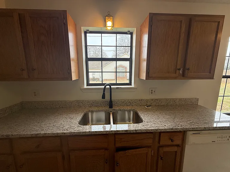 2216 Jonathan Ln — Photo 15