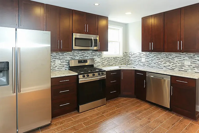 3 bed, 1200 sqft, $2,400 — Photo 4