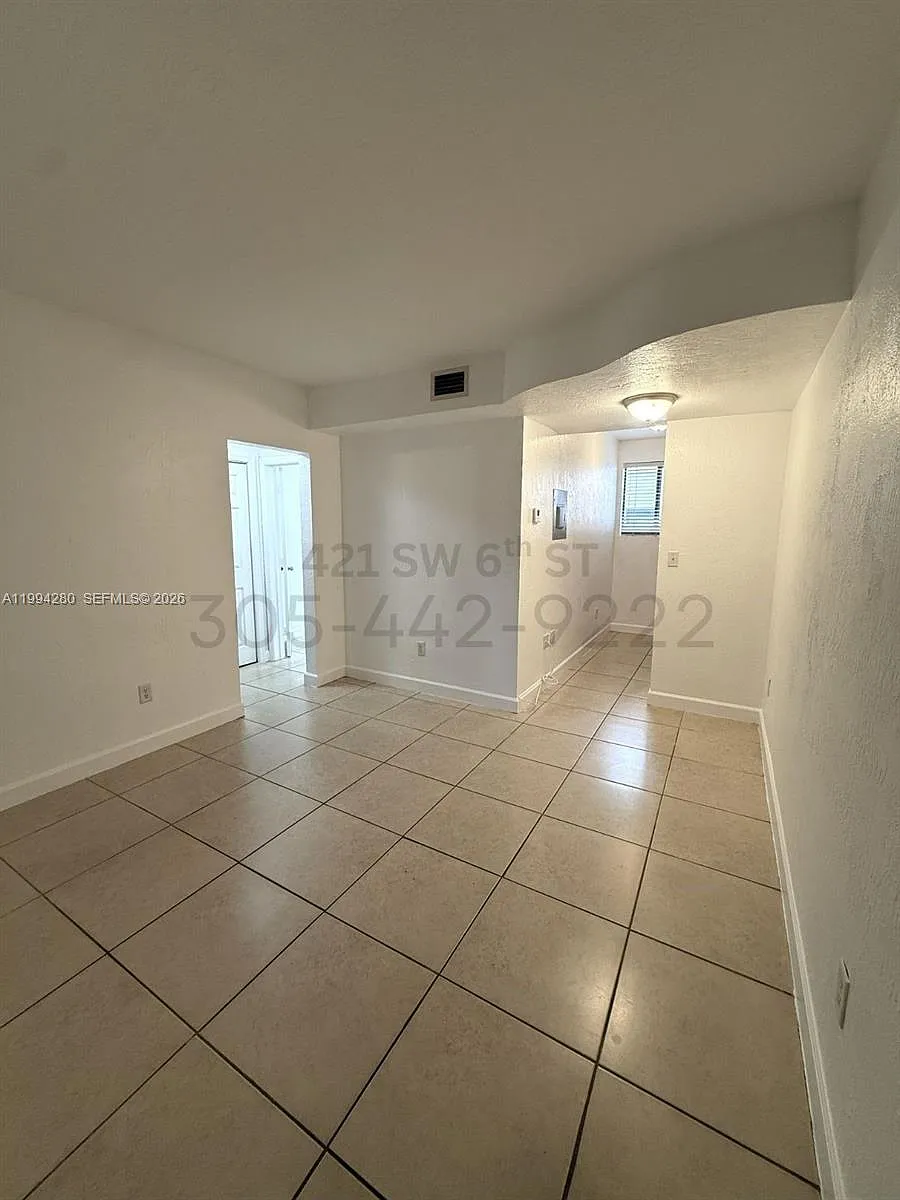 Building Photo - 421 SW 6th St #7