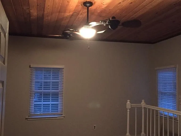 7070 Derby Ct — Photo 4