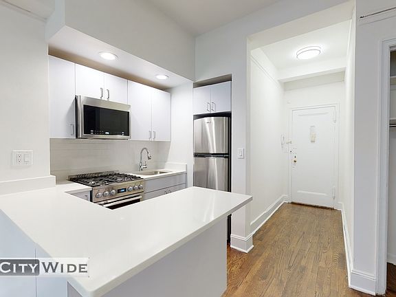 3rd image of 140 E 46th St #11CB