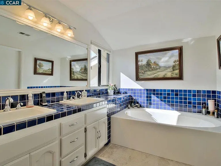 2125 Oneida Cir — Photo 7