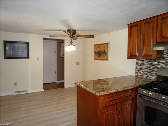 5th image of 825 Lakewood Beach Dr
