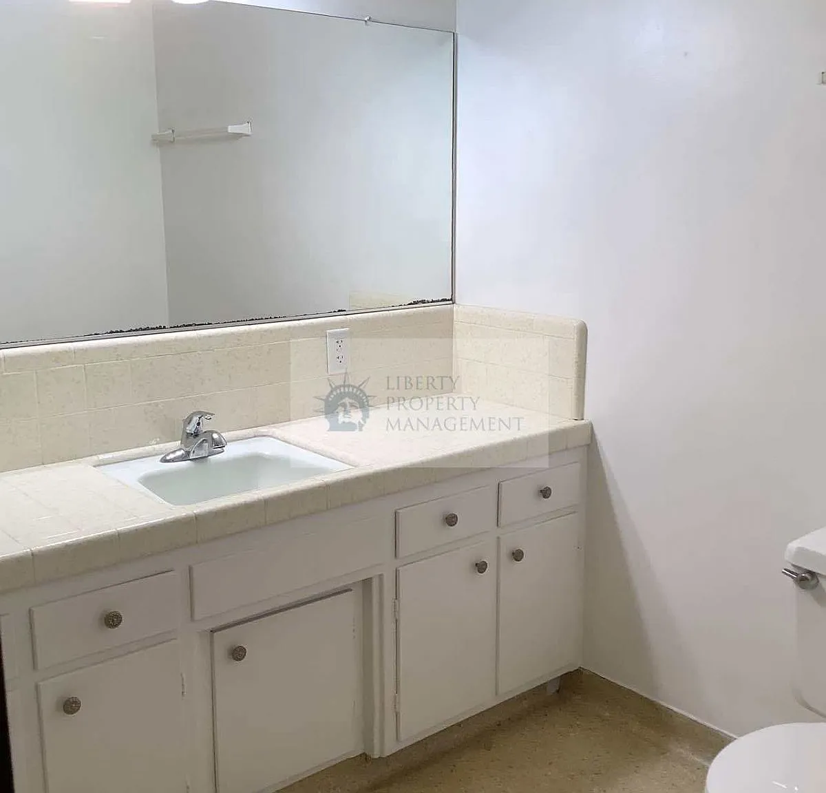 3 bed, 1832 sqft, $2,295 — Photo 4