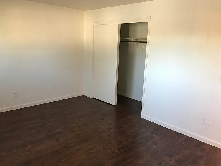 Plaza Garden Apts. — Photo 14