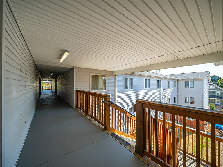 Sumner Point Apartments — Photo 7