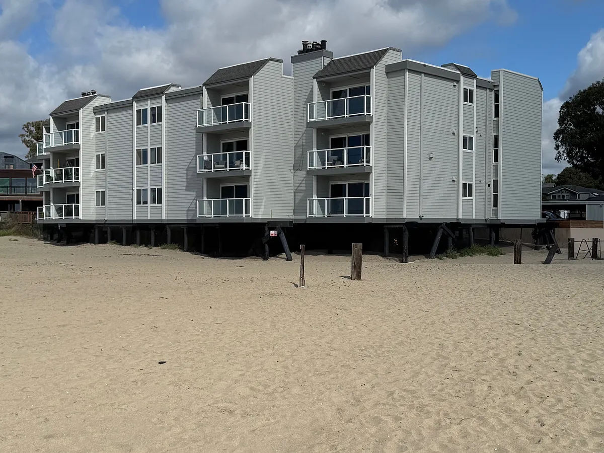 Building Photo - 22130 E Cliff Dr #1B