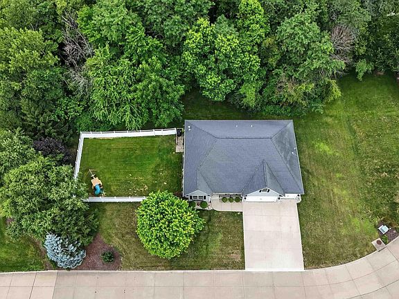3rd image of 102 Hollows Ct