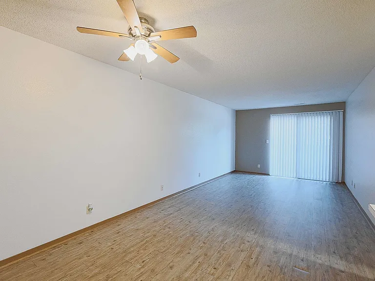 Cambridge Apartments — Photo 30