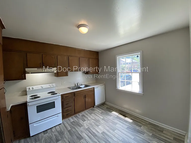 130 Janney Ct — Photo 6