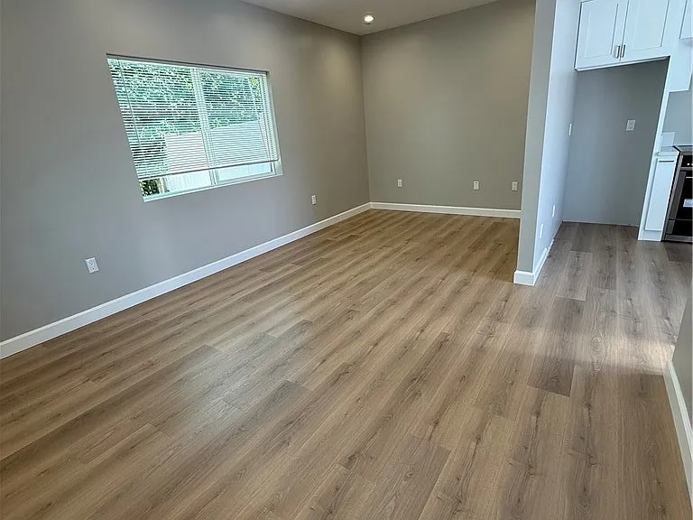 6246 Tujunga Ave — Photo 2