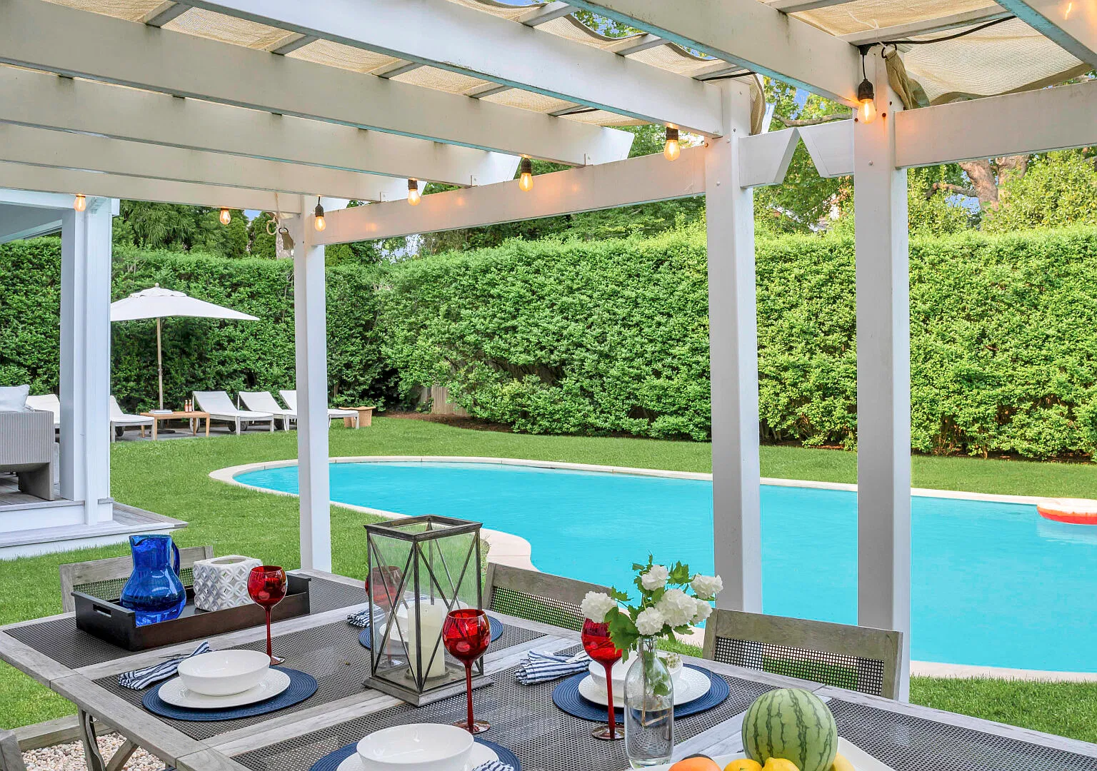 Beautiful Southampton Village Home, with Private Pool in Town — Photo 2