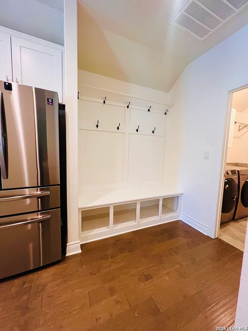 5 bed, 3223 sqft, $2,700 — Photo 2