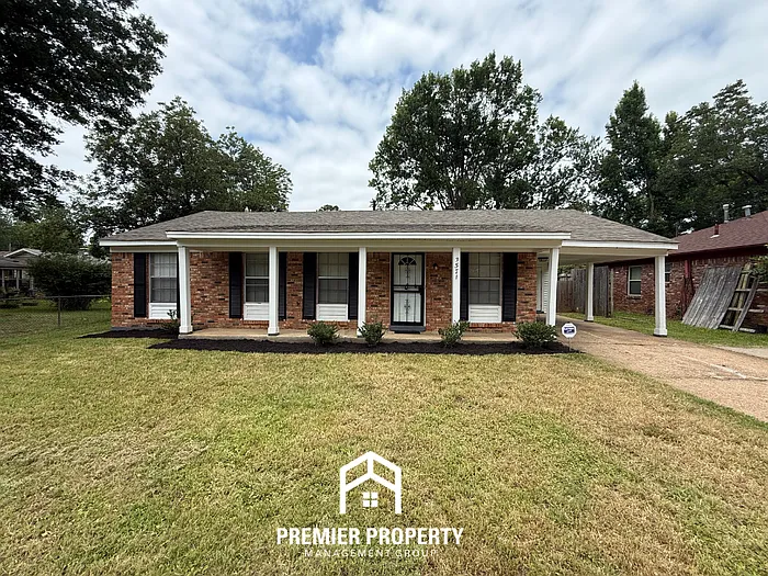 3 bed, 2.0 bath, 1286 sqft, $1,395 — Photo 1