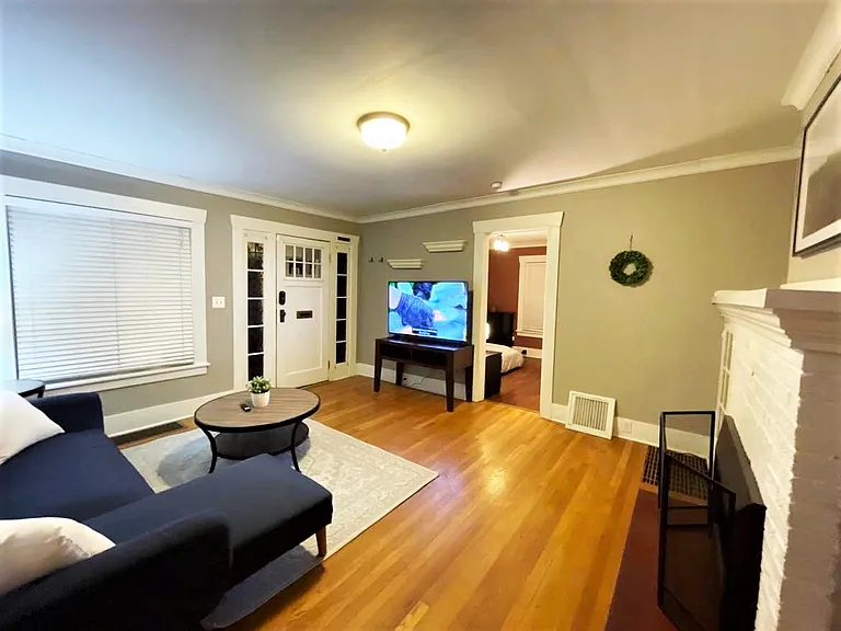 704 NE 53rd St #3 — Photo 5