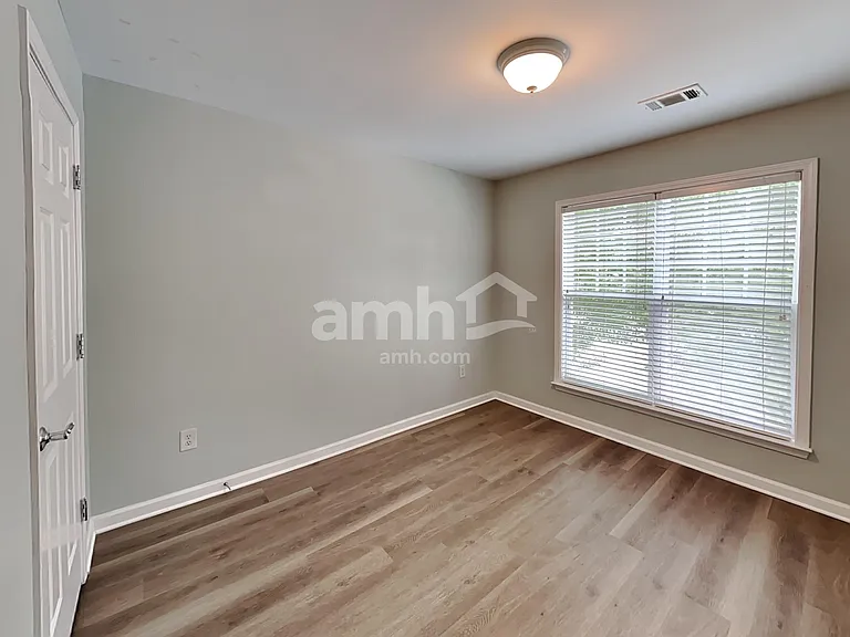 811 Greenwood Xing — Photo 17