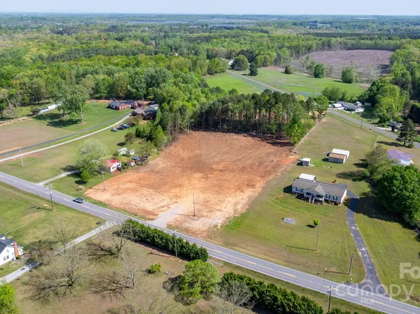 2468 E Maiden Rd, Maiden, NC 28650