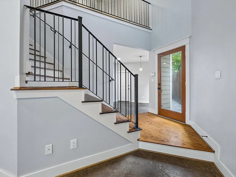 1418 Asbury St — Photo 2