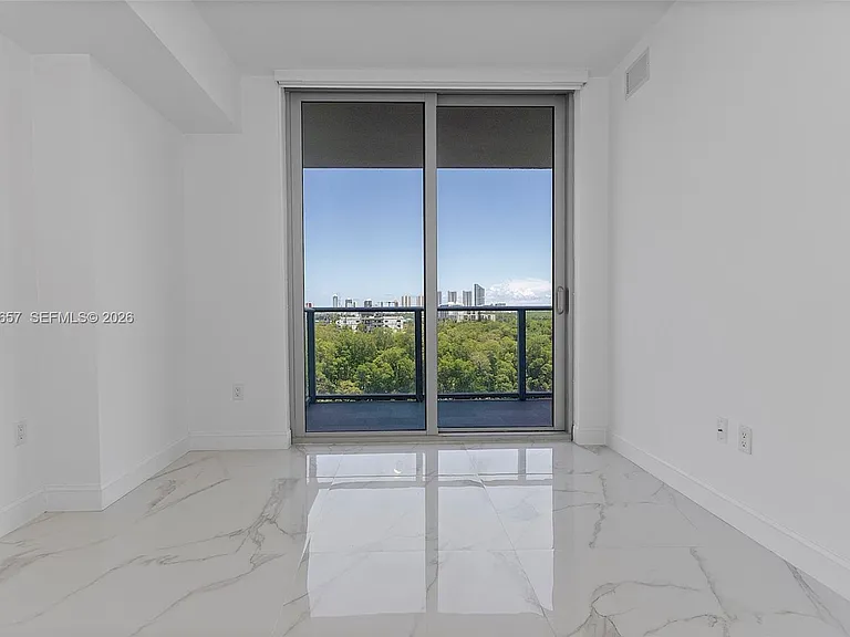 16385 Biscayne Blvd #717 — Photo 33