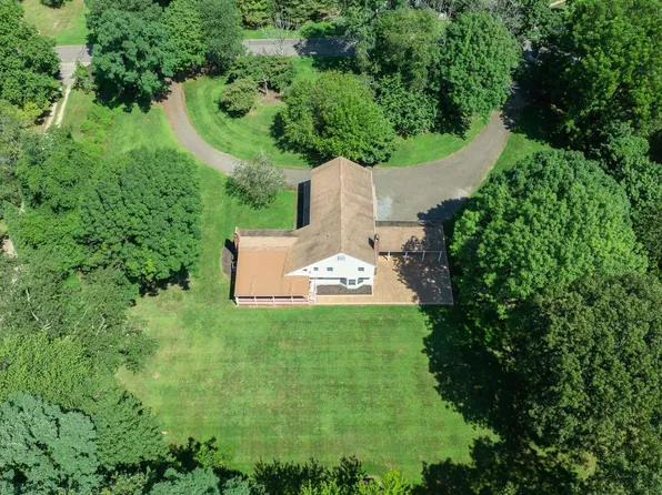 9 Holly Lane, Nissequogue, NY 11780