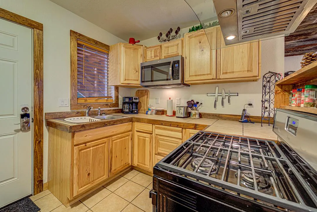 1 bed, 350 sqft, $1,750 — Photo 2