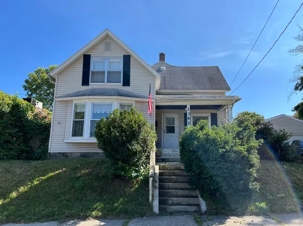 1362 Leonard St NW, Grand Rapids, MI 49504
