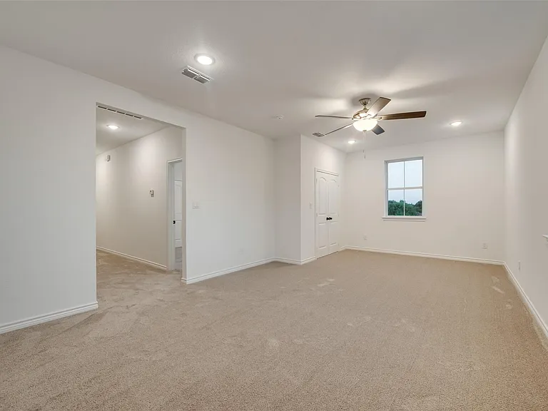 1203 Chapel Dr — Photo 24