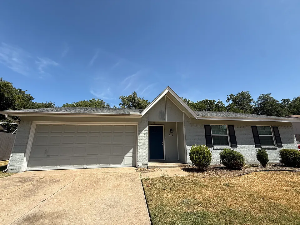 313 Meadowcreek Ln