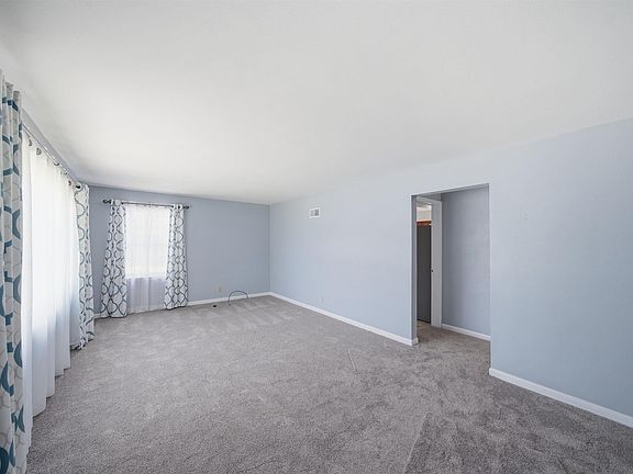 4th image of 5203 N Sheridan Rd